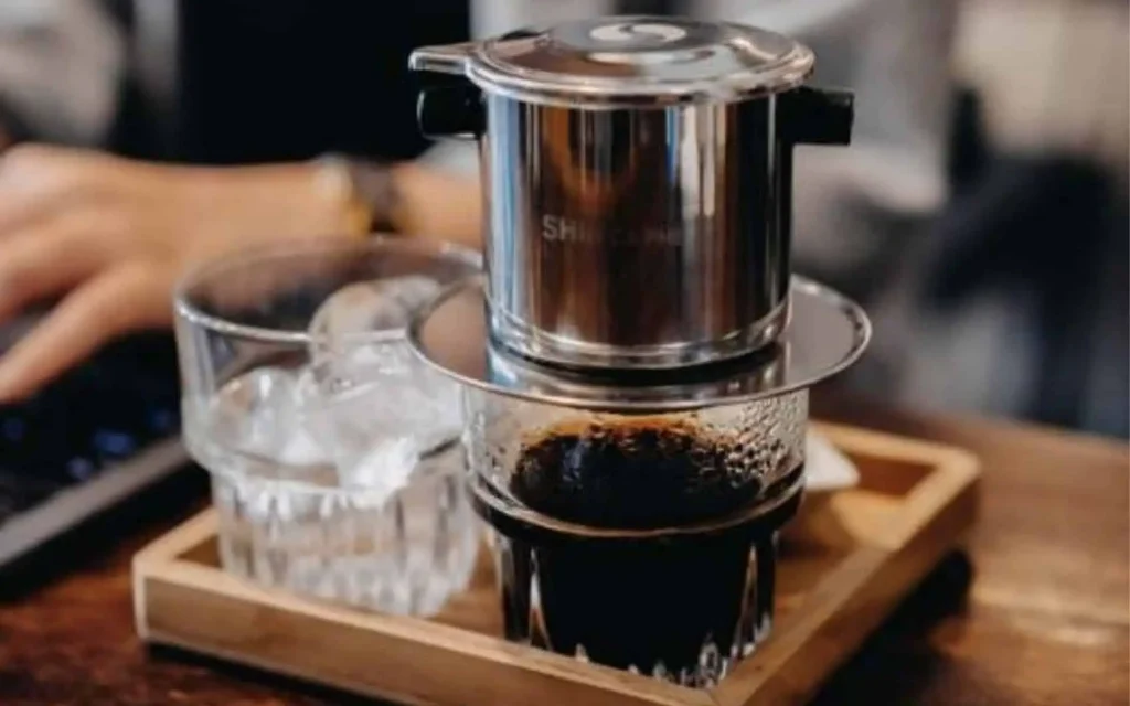 Cà phê phin truyền thống của Việt Nam