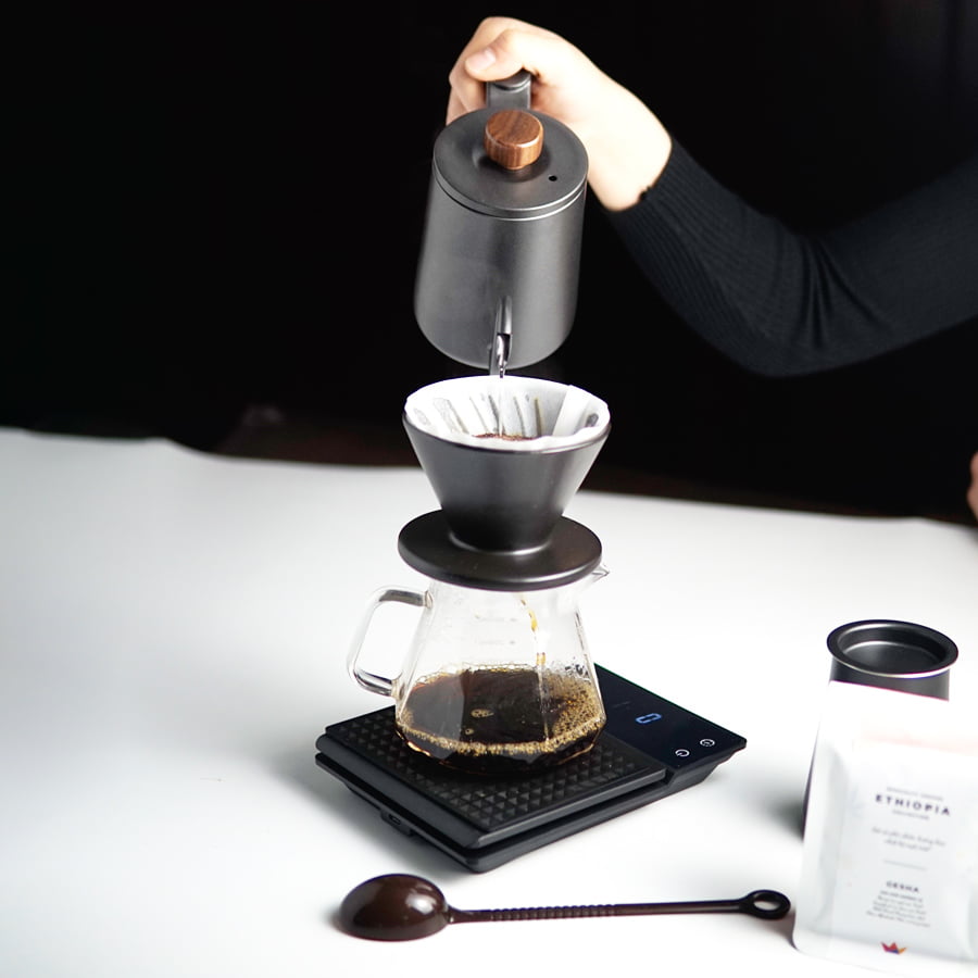 Trải nghiệm cà phê specialty trong quán hiện đại