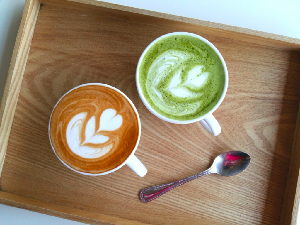 Khi nào nên chọn cà phê, khi nào nên chọn matcha cho buổi sáng?