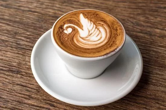 Nghệ thuật latte art: Tạo hình trên ly cà phê