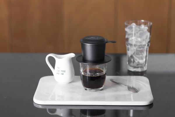 Dụng cụ pha cà phê phin truyền thống của Việt Nam