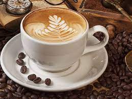 Ly latte với hình trái tim latte art