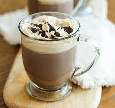 Ly mocha hòa quyện giữa cà phê và socola
